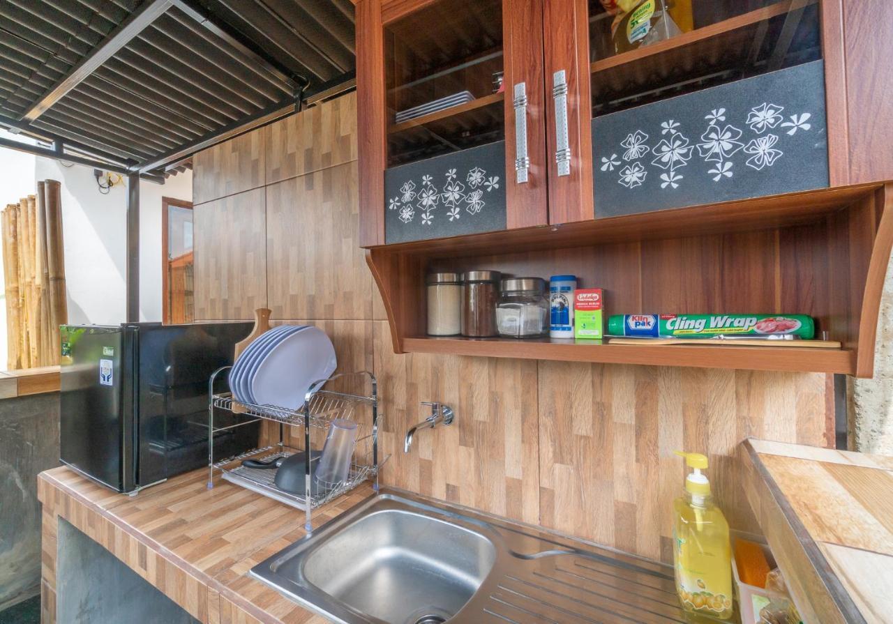 Wooden Puri Guesthouse Uluwatu Eksteriør bilde